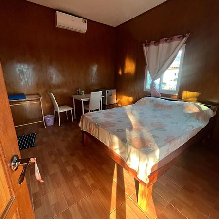 Baanlungmong Hotel Koh Mak Bagian luar foto